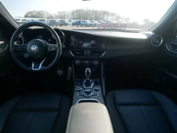 ALFA ROMEO Giulia TI 2.0 TURBO 16V 280 PS AT8 Q4 NAVI XENON