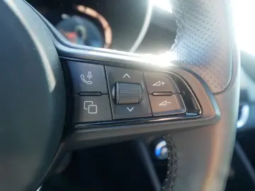 ALFA ROMEO Giulia TI 2.0 TURBO 16V 280 PS AT8 Q4 NAVI XENON