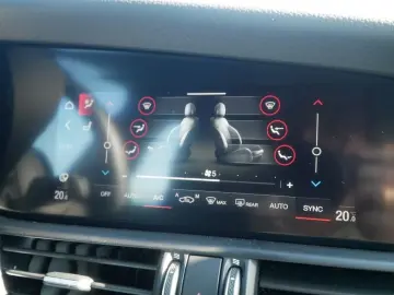 ALFA ROMEO Giulia TI 2.0 TURBO 16V 280 PS AT8 Q4 NAVI XENON