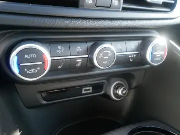 ALFA ROMEO Giulia TI 2.0 TURBO 16V 280 PS AT8 Q4 NAVI XENON