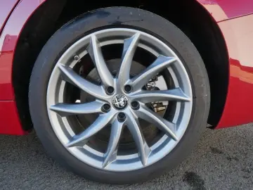 ALFA ROMEO Giulia TI 2.0 TURBO 16V 280 PS AT8 Q4 NAVI XENON