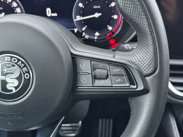 ALFA ROMEO Giulia Ti Q4 MEMORY NAVI ACC KAMERA MATRIXLED CA