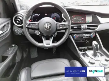 ALFA ROMEO Giulia VELOCE 2.0 Turbo Q4 ACC NAVI KAMERA SITZH