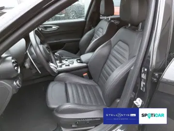 ALFA ROMEO Giulia VELOCE 2.0 Turbo Q4 ACC NAVI KAMERA SITZH