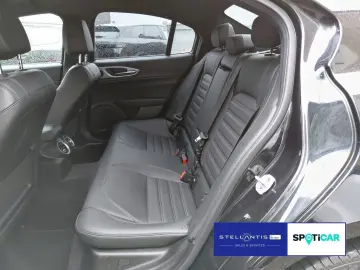 ALFA ROMEO Giulia VELOCE 2.0 Turbo Q4 ACC NAVI KAMERA SITZH