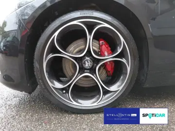 ALFA ROMEO Giulia VELOCE 2.0 Turbo Q4 ACC NAVI KAMERA SITZH