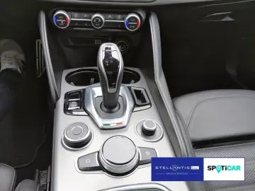 ALFA ROMEO Giulia VELOCE 2.0 Turbo Q4 ACC NAVI KAMERA SITZH