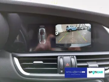 ALFA ROMEO Giulia VELOCE 2.0 Turbo Q4 ACC NAVI KAMERA SITZH