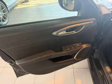 ALFA ROMEO Giulia Sprint  KAMERA ALL-BLACK CAR-PLAY