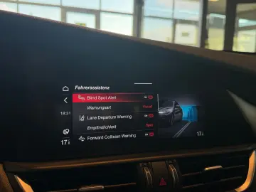 ALFA ROMEO Giulia Sprint  KAMERA ALL-BLACK CAR-PLAY