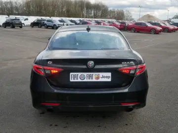 ALFA ROMEO Giulia TI 2.0 TURBO 16V 280 PS AT8 Q4 NAVI