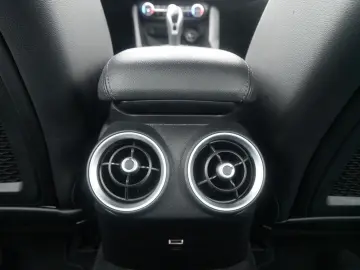 ALFA ROMEO Giulia TI 2.0 TURBO 16V 280 PS AT8 Q4 NAVI