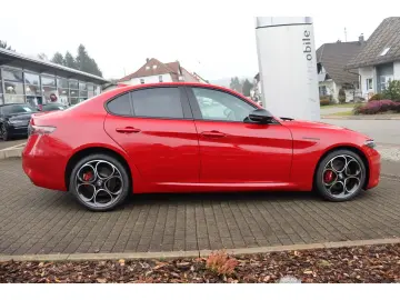 ALFA ROMEO Giulia COMPETIZIONE 2.0 TURBO 16V 280 PS AT8 Q4