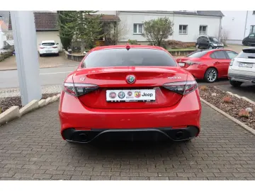 ALFA ROMEO Giulia COMPETIZIONE 2.0 TURBO 16V 280 PS AT8 Q4
