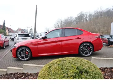 ALFA ROMEO Giulia COMPETIZIONE 2.0 TURBO 16V 280 PS AT8 Q4