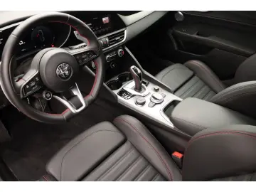 ALFA ROMEO Giulia COMPETIZIONE 2.0 TURBO 16V 280 PS AT8 Q4