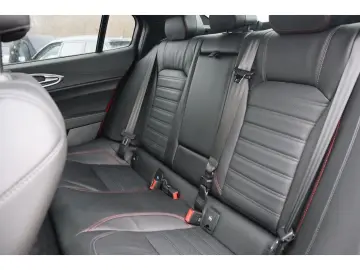 ALFA ROMEO Giulia COMPETIZIONE 2.0 TURBO 16V 280 PS AT8 Q4