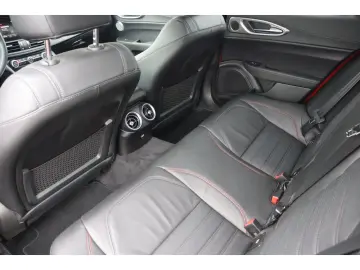 ALFA ROMEO Giulia COMPETIZIONE 2.0 TURBO 16V 280 PS AT8 Q4