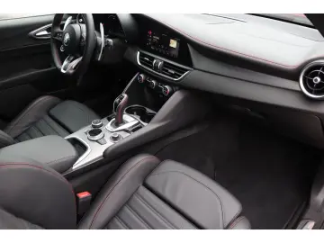 ALFA ROMEO Giulia COMPETIZIONE 2.0 TURBO 16V 280 PS AT8 Q4