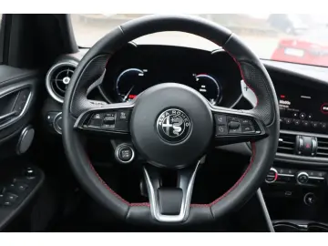 ALFA ROMEO Giulia COMPETIZIONE 2.0 TURBO 16V 280 PS AT8 Q4