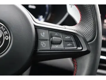 ALFA ROMEO Giulia COMPETIZIONE 2.0 TURBO 16V 280 PS AT8 Q4