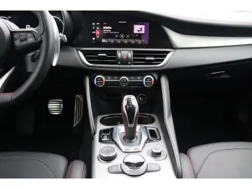 ALFA ROMEO Giulia COMPETIZIONE 2.0 TURBO 16V 280 PS AT8 Q4