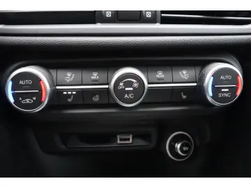 ALFA ROMEO Giulia COMPETIZIONE 2.0 TURBO 16V 280 PS AT8 Q4