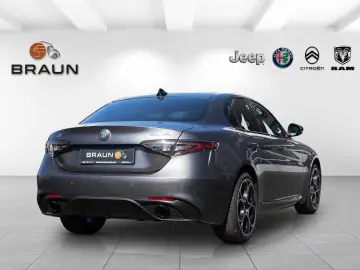 ALFA ROMEO Giulia 2.0 Turbo 16V AT8-Q4 Veloce VOLL!