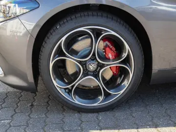 ALFA ROMEO Giulia 2.0 Turbo 16V AT8-Q4 Veloce VOLL!