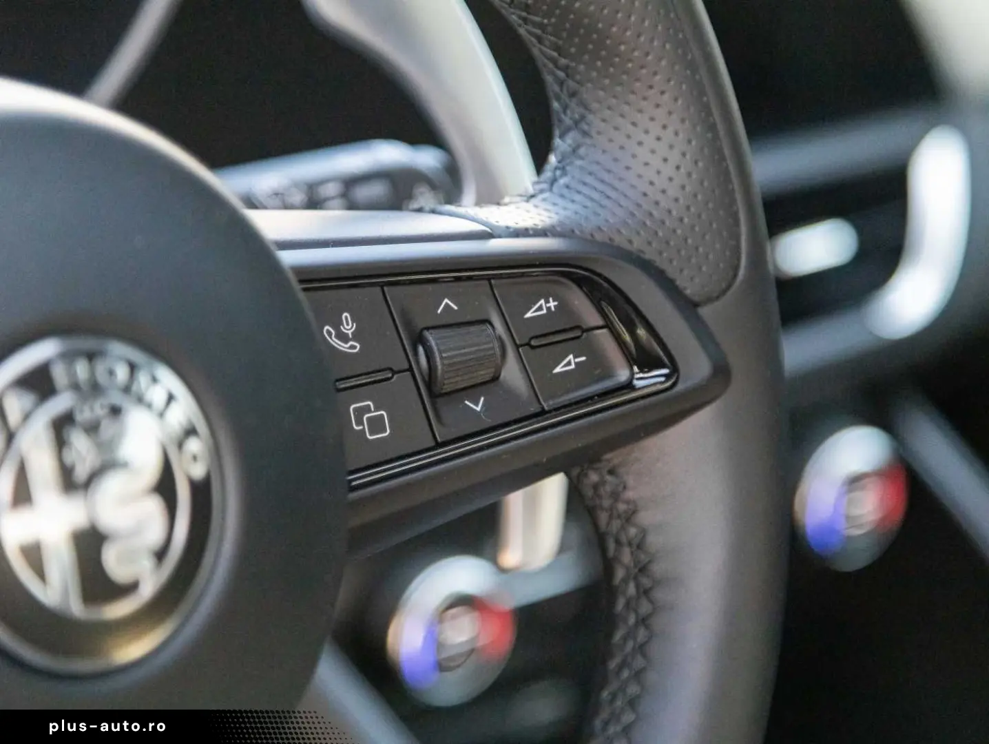 ALFA ROMEO Giulia 2.0 Turbo 16V AT8-Q4 Veloce VOLL!