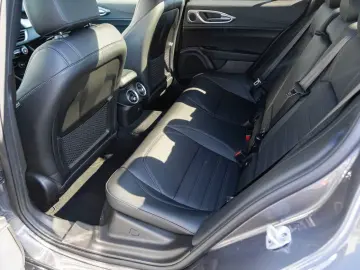 ALFA ROMEO Giulia 2.0 Turbo 16V AT8-Q4 Veloce VOLL!