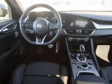 ALFA ROMEO Giulia 2.0 Turbo 16V AT8-Q4 Veloce VOLL!