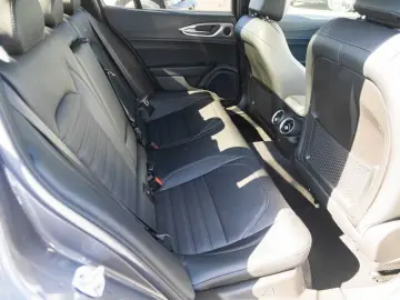 ALFA ROMEO Giulia 2.0 Turbo 16V AT8-Q4 Veloce VOLL!