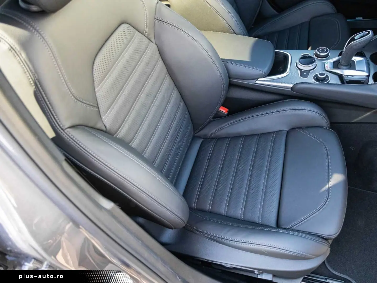 ALFA ROMEO Giulia 2.0 Turbo 16V AT8-Q4 Veloce VOLL!