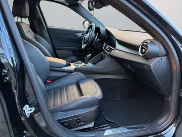 ALFA ROMEO Giulia 2.2 JTDM VELOCE Q4 Kamera LED Sitzheizung