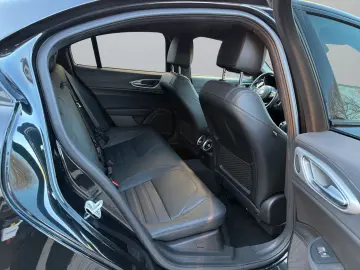 ALFA ROMEO Giulia 2.2 JTDM VELOCE Q4 Kamera LED Sitzheizung