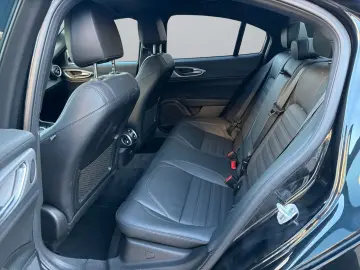 ALFA ROMEO Giulia 2.2 JTDM VELOCE Q4 Kamera LED Sitzheizung