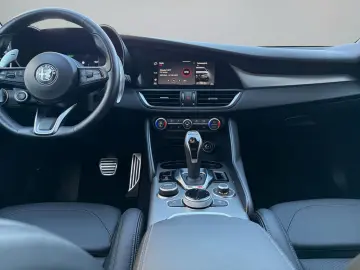 ALFA ROMEO Giulia 2.2 JTDM VELOCE Q4 Kamera LED Sitzheizung