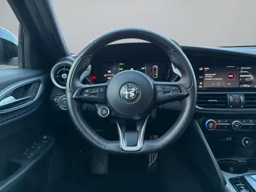 ALFA ROMEO Giulia 2.2 JTDM VELOCE Q4 Kamera LED Sitzheizung