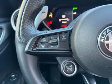 ALFA ROMEO Giulia 2.2 JTDM VELOCE Q4 Kamera LED Sitzheizung