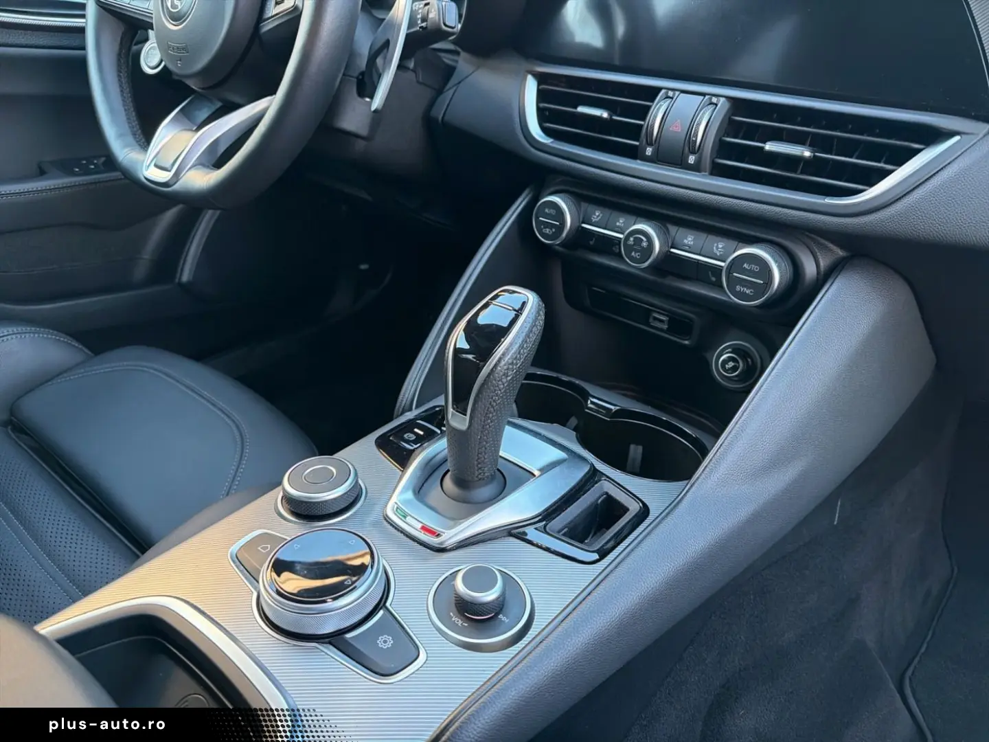 ALFA ROMEO Giulia 2.2 JTDM VELOCE Q4 Kamera LED Sitzheizung