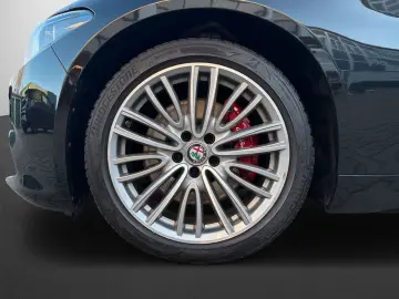 ALFA ROMEO Giulia 2.2 JTDM VELOCE Q4 Kamera LED Sitzheizung