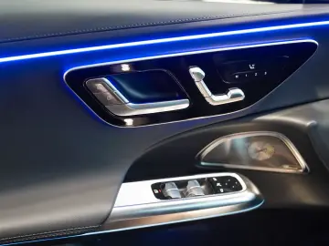 MERCEDES-BENZ E 450 d T 4M AMG Line Night Superscreen