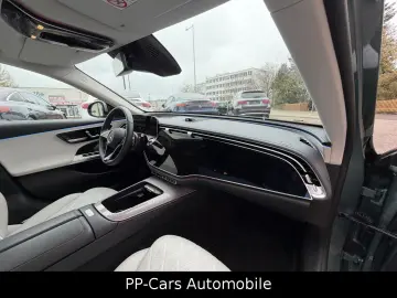 MERCEDES-BENZ E 220d 4M Exclusive Premium  Superscreen