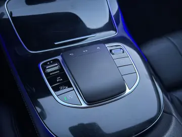 MERCEDES-BENZ CLS 300d 4M AMG  BURM WIDSCR R-KAM MBUX MAGNO