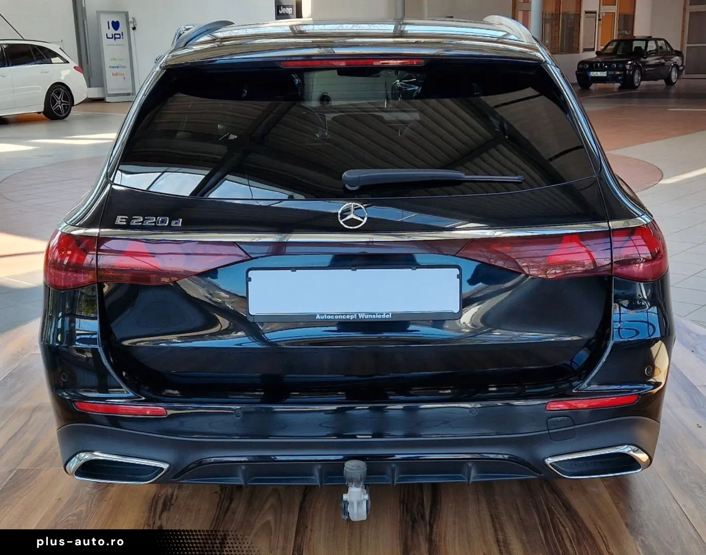 MERCEDES-BENZ E 220 d T AMG Line AHK Night Paket LED&hellip;