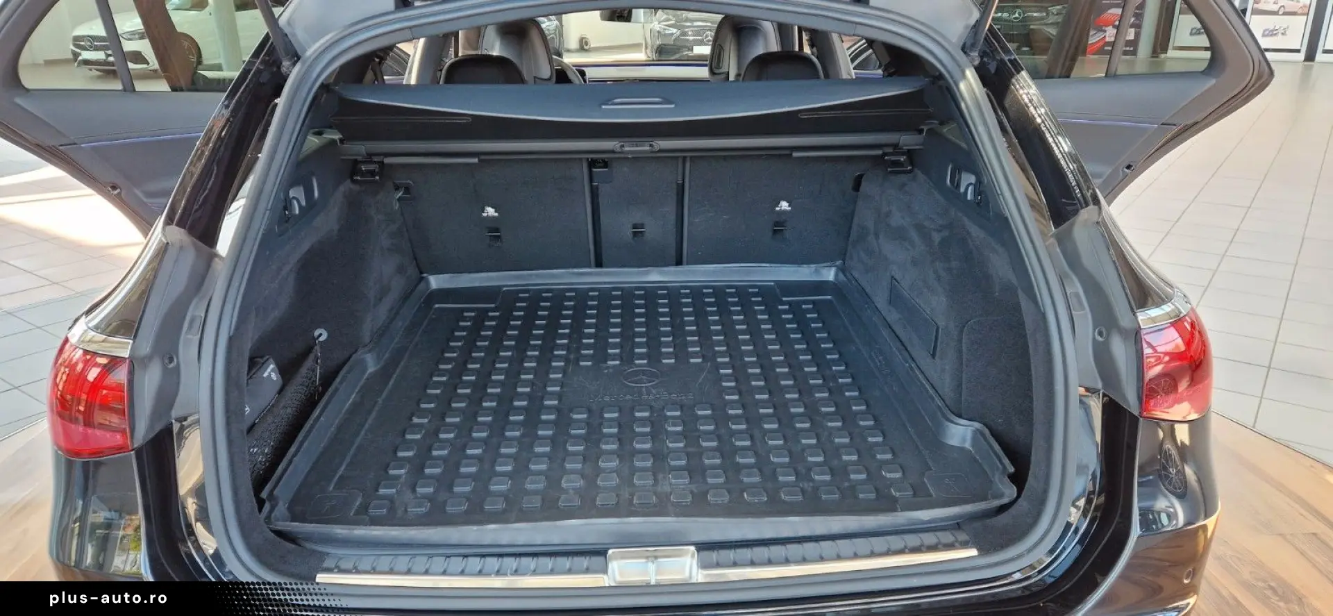 MERCEDES-BENZ E 220 d T AMG Line AHK Night Paket LED&hellip;