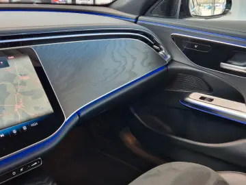 MERCEDES-BENZ E 220 d T AMG Line AHK Night Paket LED&hellip;