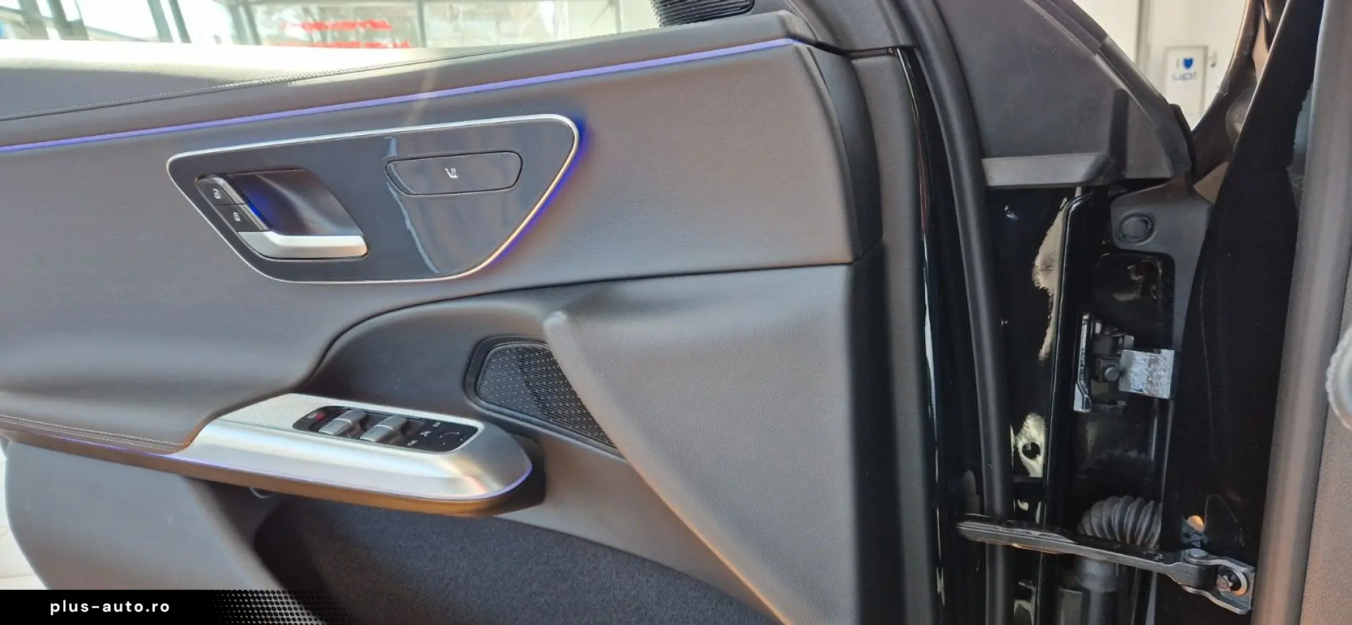 MERCEDES-BENZ E 220 d T AMG Line AHK Night Paket LED&hellip;