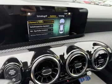 MERCEDES-BENZ CLA 200 d Aut. AHK KAMERA NAVI SPURASSIST